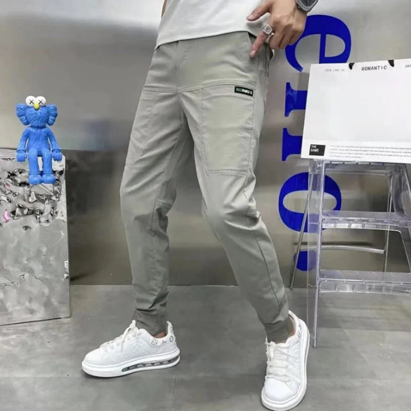 Pantaloni cargo confortabili cu o capacitate mare de depozitare